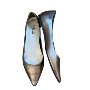 MIA Womens Silver Pointed Toe Flats Size 7.5 Leather‎ Classic